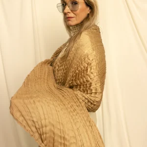 imagen de chal thea dorado de martina maletti