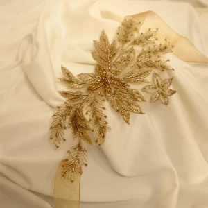 imagen del choker de pedrería flor