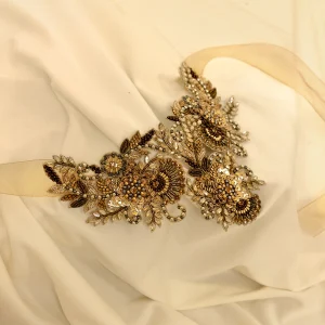 imagen del choker pedrería dorado de martina maletti