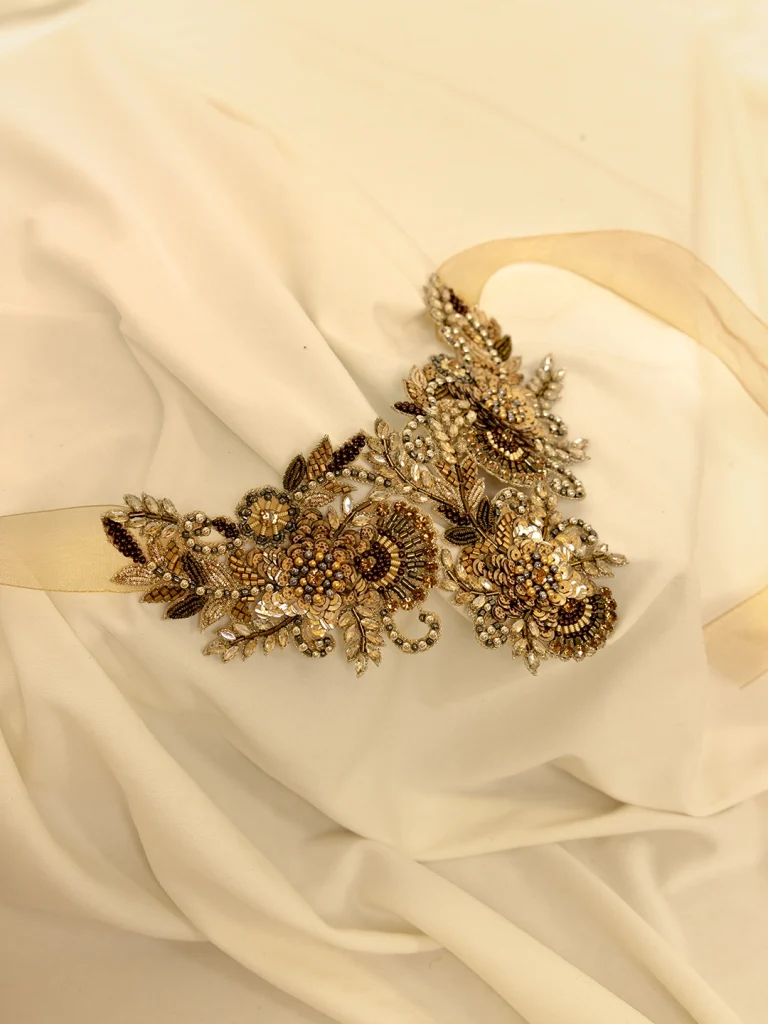 imagen del choker pedrería dorado de martina maletti