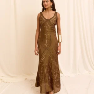 Imagen del vestido aura color marrón de martina maletti